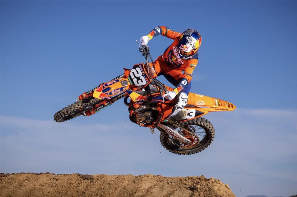 The 2025 KTM SX-F Factory Edition 2